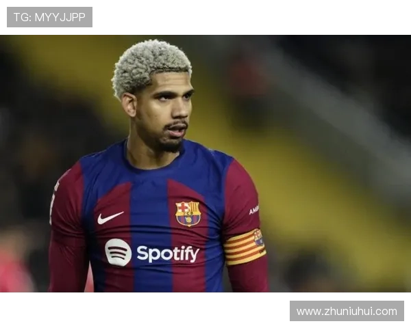 巴萨第74分钟调整阵容阿劳霍卡萨多登场助球队稳固防线